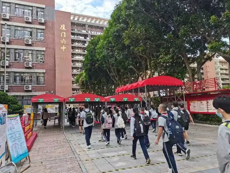 厦门六中|厦门中小学幼儿园全面恢复线下教学！近80万学生返校，现场直击