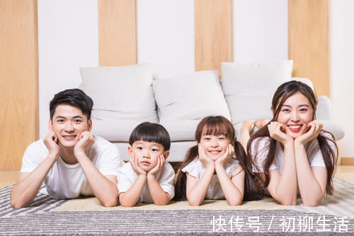 二宝|宝宝说:“我就要买”,父母的回应方式,决定孩子不同的人生走向