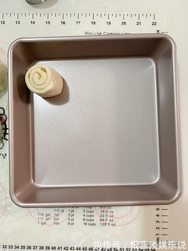 方形|适合夏季的淡咸味快手小餐包，松软咸香，营养丰富，好做又好吃