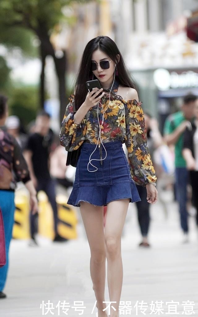 精致|印花衬衫,搭配牛仔裙+高跟鞋,穿出精致感