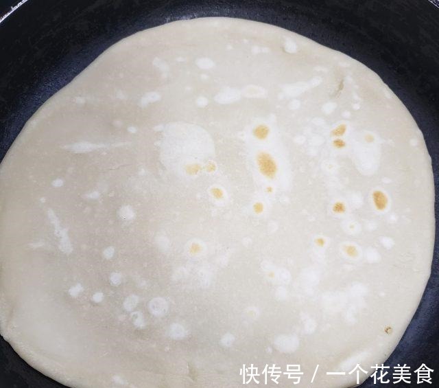 小炒泡馍，馍筋爽滑，料重味纯，酸辣开胃！