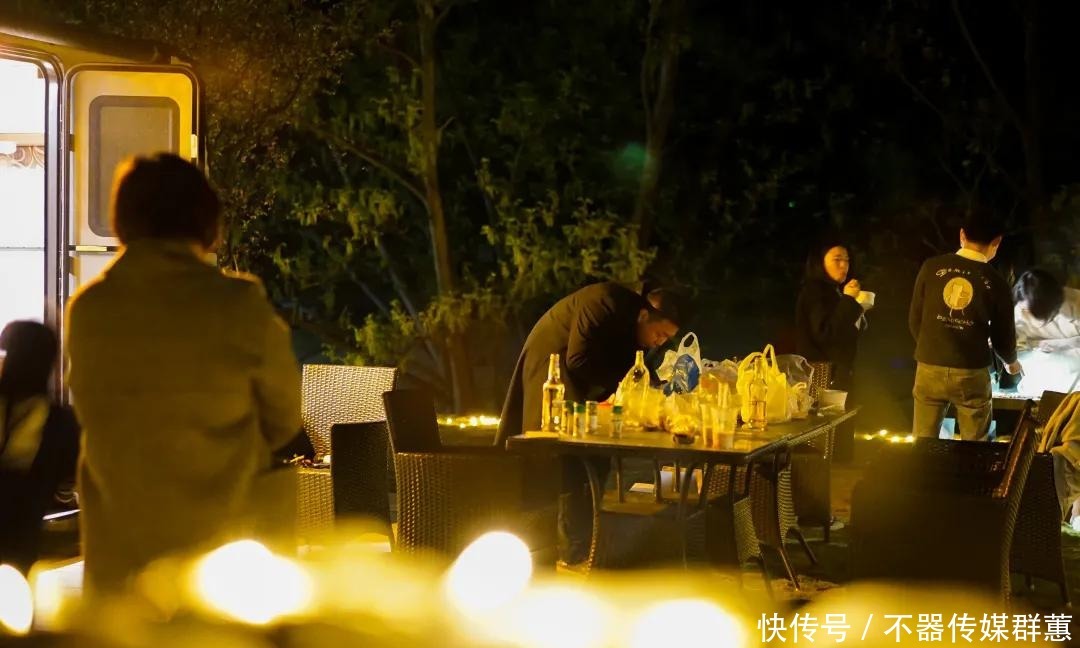 老年|徐凫岩步云谷,这个悬崖边上的房车营地,只需要自驾1小时