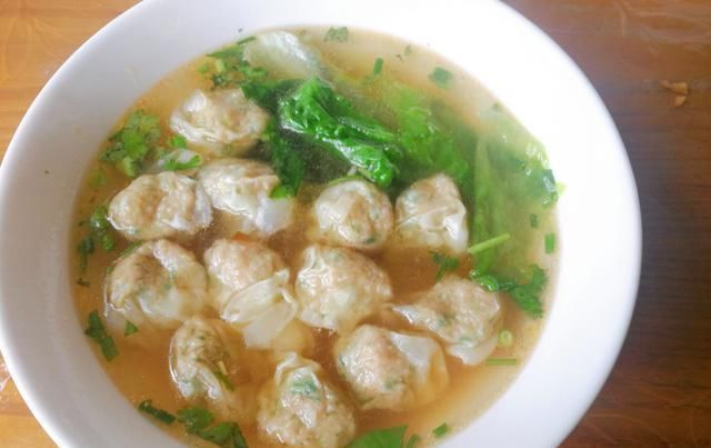 开馄饨店10年,这个调馅方法最靠谱,鲜嫩抱团,老人孩子都爱吃