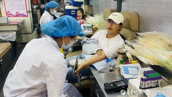 杨露|传承热血，情义无价，百余名大学生志愿者争相无偿献血