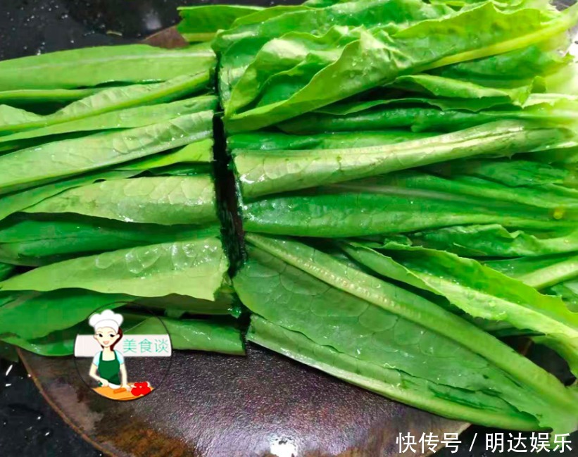 油麦菜别清炒了,学会此做法,清香脆嫩,营养高热量低,简单好吃