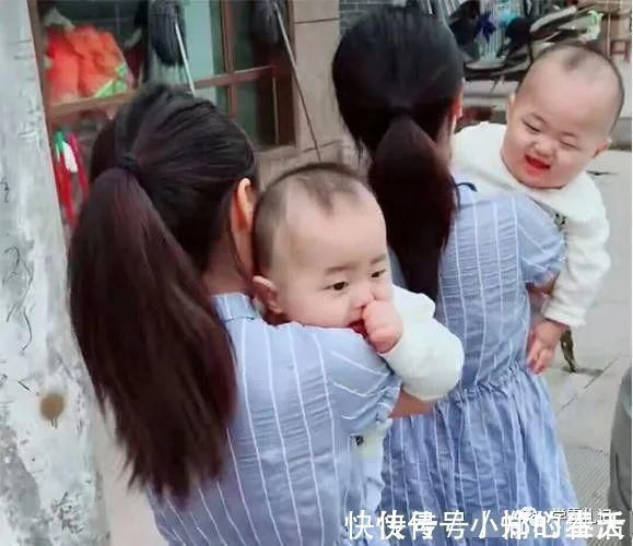 亲爱的|双胞胎姐姐抱双胞胎弟弟逛街,引路人围观:父母上辈子拯救了地球!