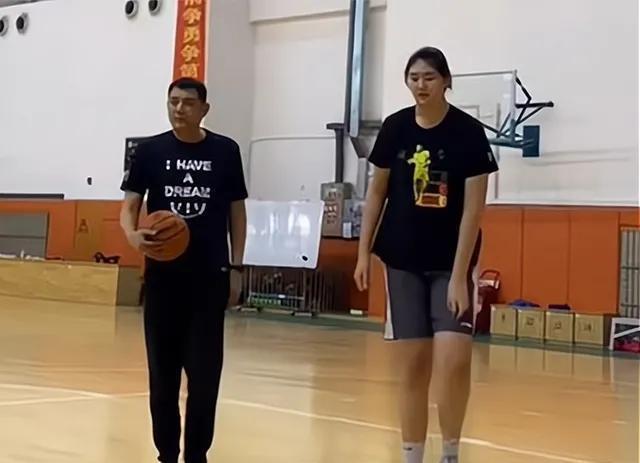 周琦|巩晓彬有望转战女篮,苏若禹有望加盟上海,周琦入选名单击破谣言