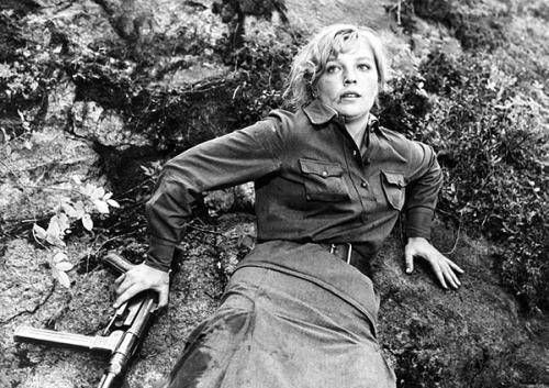 然而,随着这些女战士一个接一个突如其来的生命陨落,没有豪言壮语,也