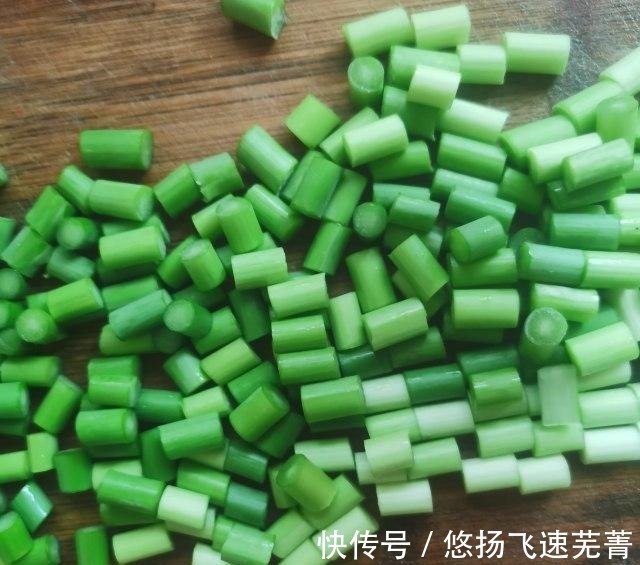 蒜薹炒鸡杂，下酒下饭棒极了！