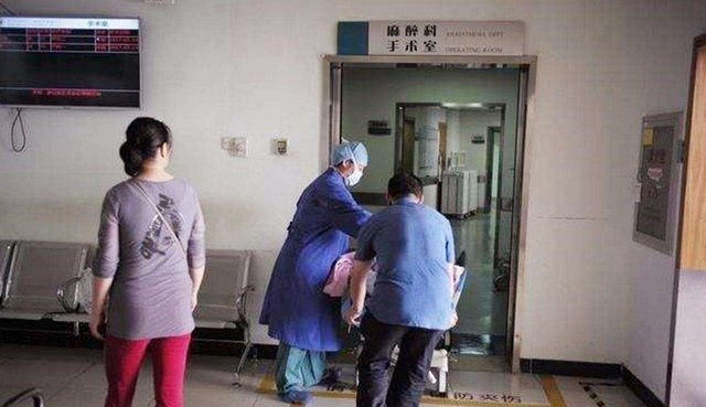 丈夫|妻子在产房分娩,丈夫拍了六张图,悄悄出产房哭得稀里哗啦