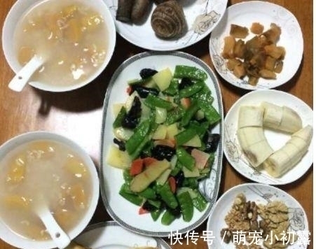 4000块钱请的保姆，每天早餐做这些，你们觉得还要继续用她吗