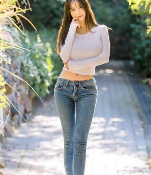 气质|很有韵味的牛仔裤美女,身姿曼妙丰盈,特别吸引人