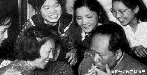 烟盒|毛主席递烟给朋友,发现烟盒里只剩一支烟,主席一个动作展现出超高情商