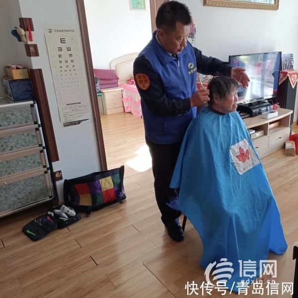 老花镜|信新相映走进西韩社区 志愿者将暖心服务送到居民家中