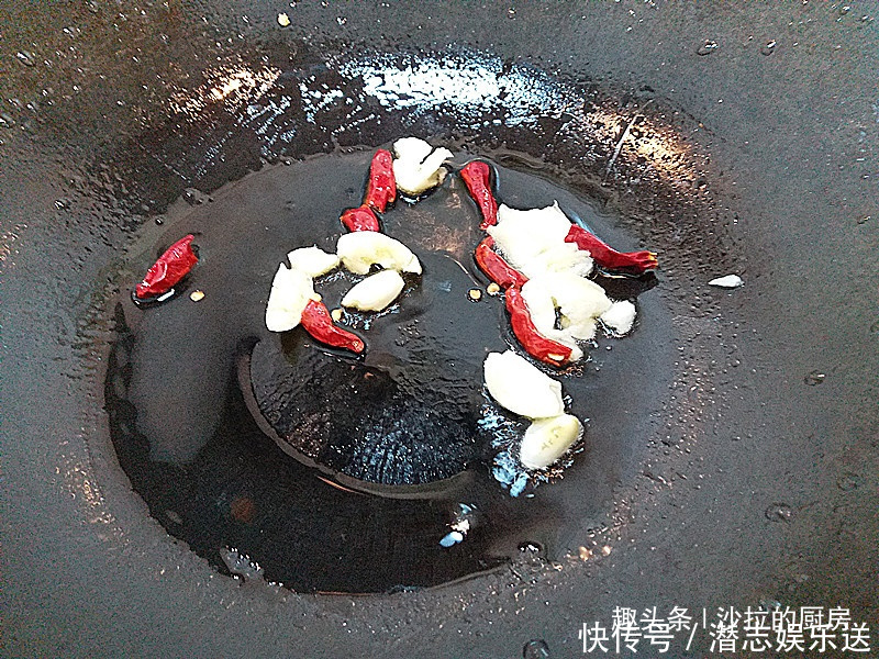 炒青菜|原来炒青菜也有窍门,这么炒色泽翠绿油亮,口感脆爽,简单又营养