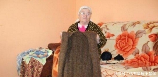 女子存了二十几年的头发,用来织了一件毛衣,你敢穿吗?