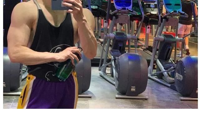 特征|青春期男生若有4“特征”,身高或已成“定局”,一个不占,还能再长