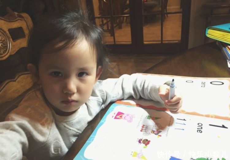 奥特曼|日本“创意妈妈”,带6岁儿子P图大玩“穿越”,置身宫崎骏漫画