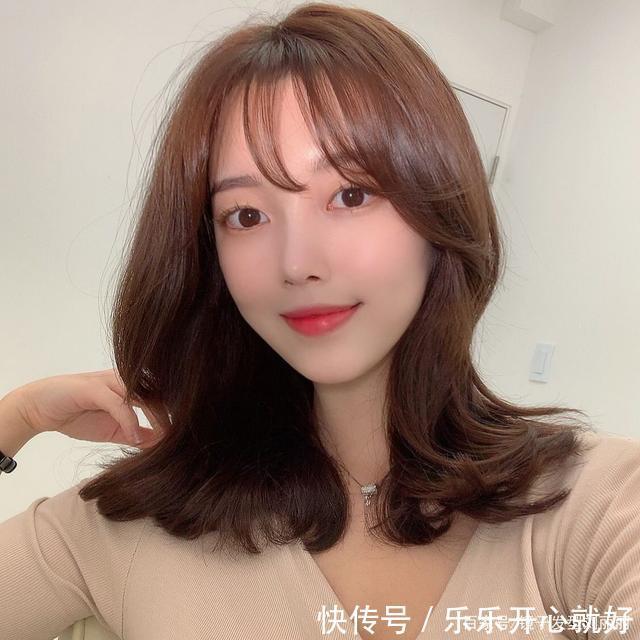 春节发型任你怎么剪，也要试试这21款，蓬松时尚很修饰头型