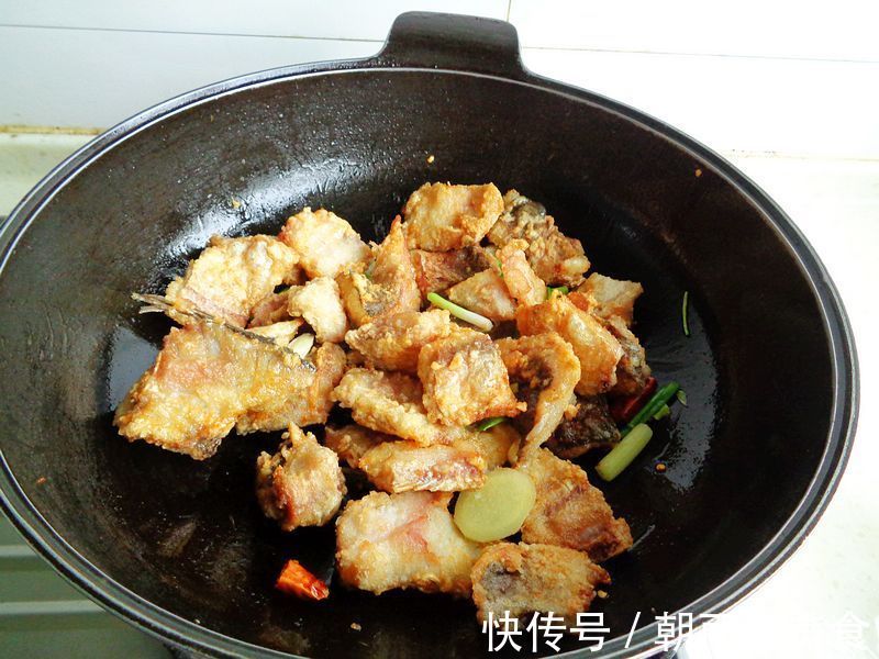 晒三伏天周末一日三餐,黄焖鱼解暑汤,开胃提气,精神足