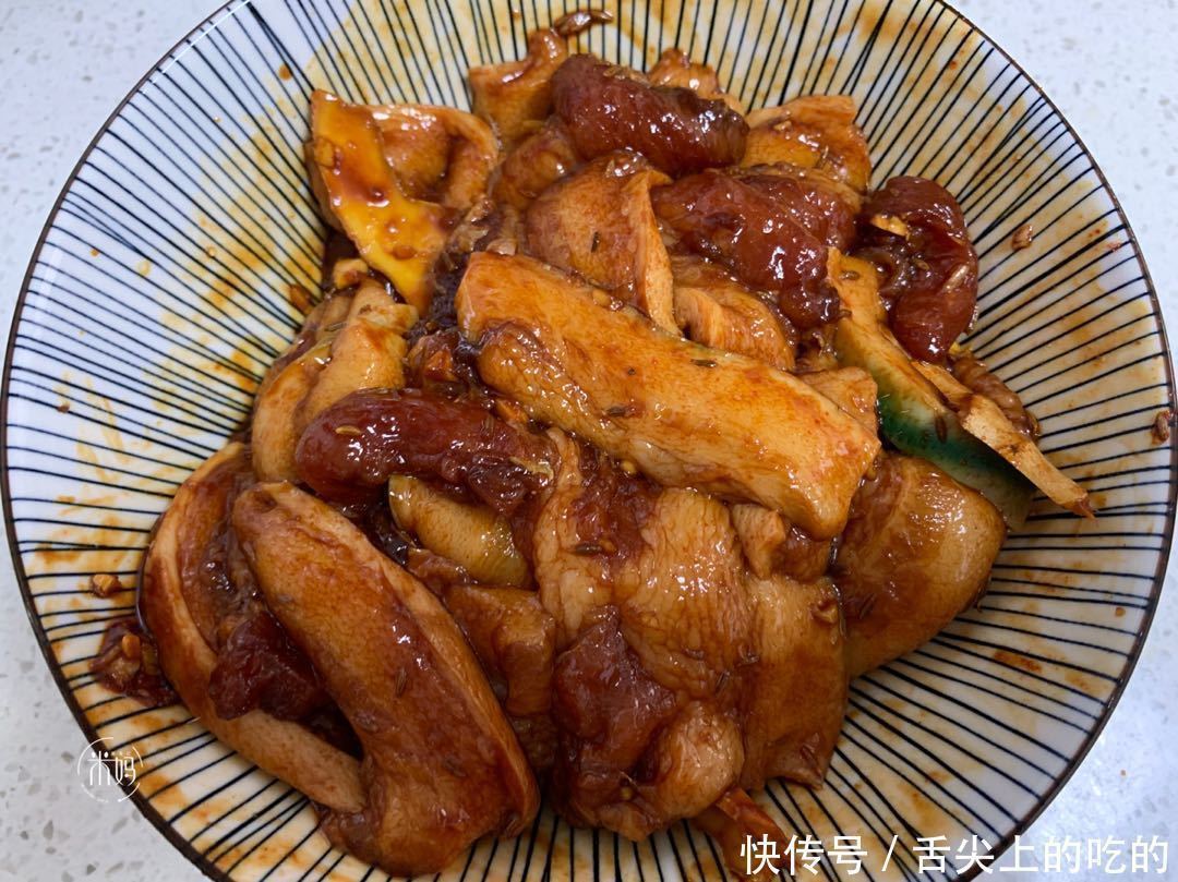 秘制|这是五花肉最好吃的做法，不放油，不放水，焦香软嫩口感好极了