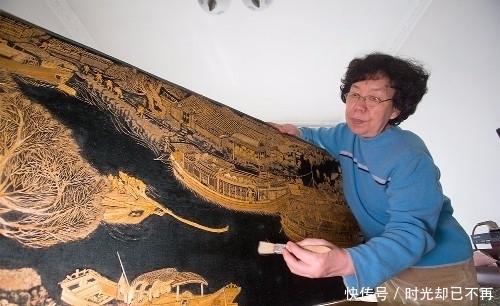 耐心|超耐心大妈,花2年时间作瓜子壳清明上河图!