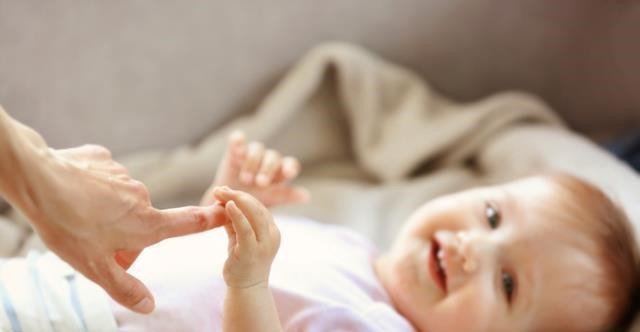 媛媛|多摸宝宝的这三个地方,娃会越长越聪明,建议宝妈学习一下