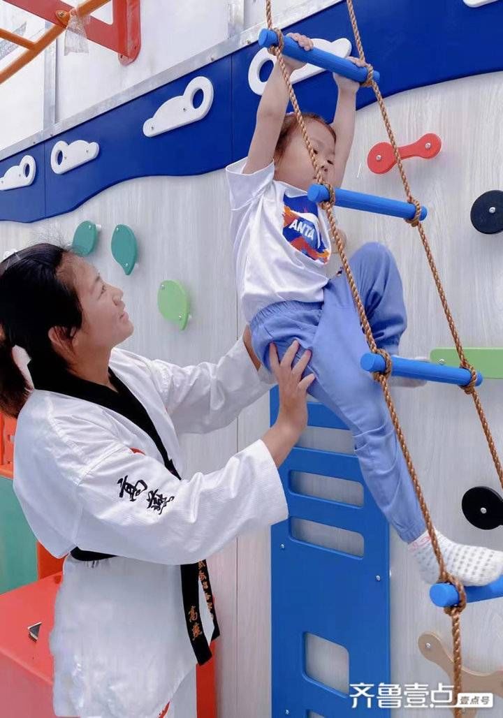 腿法|聊城大学体育学院志愿者课余传授跆拳道