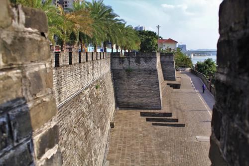  南宁|南宁城墙经历1700年左右洗礼，如今唯有这一段还屹立不倒