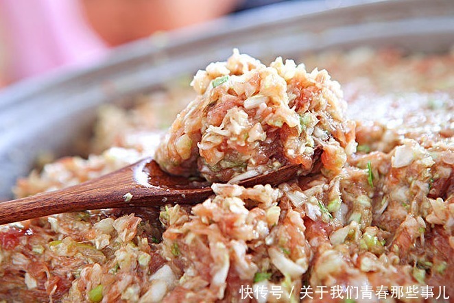 包肉饺子时，肉需要炒熟吗？很多人不懂，难怪不香不嫩，涨知识了
