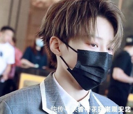 英文團(tuán)名不好記,央視給THE9翻譯的中文名字,粉絲笑噴了