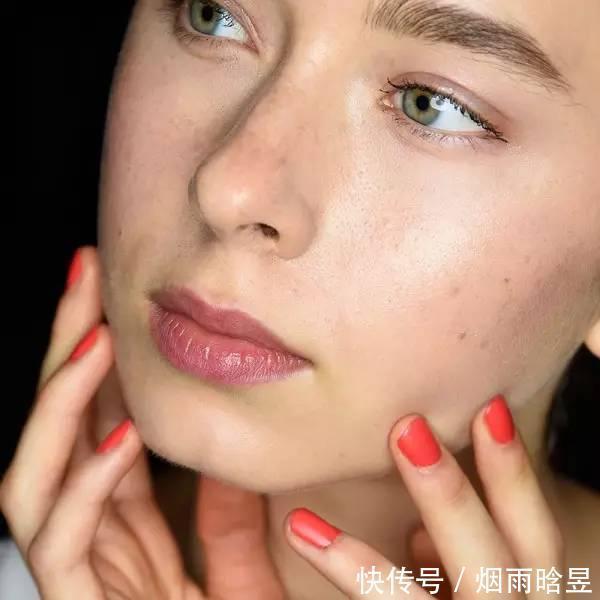 流行|这个秋冬给指甲“穿毛衣”,日韩最新流行趋势真让人看不懂了