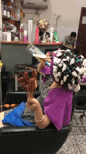 |搞笑GIF:刚娶回来的媳妇儿 衣服还没换就暴露了