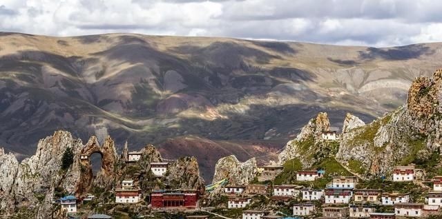 梵净山|国内最险峻的3座寺庙，高到离谱看着就会腿软，胆子再大也不敢上