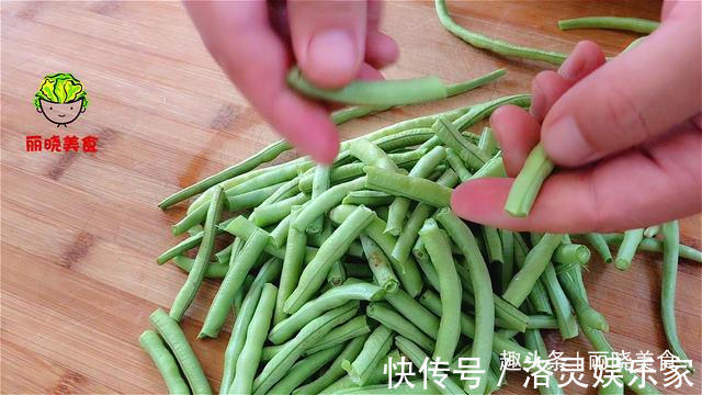 面条别再水煮了，换种新吃法，比凉拌的好吃百倍，我家一周吃5次