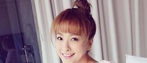 能量 主持王牌综艺节目,过着不差钱的生活,吴昕为何总是充满负能量?