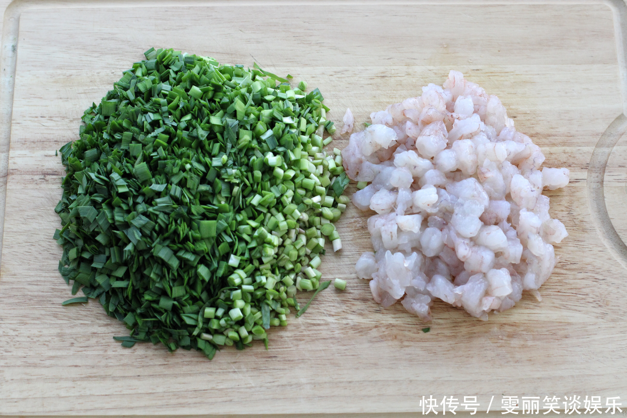 鲜美|想吃包子又不爱揉面，教你一招，半小时就出锅，皮薄如纸倍儿鲜美