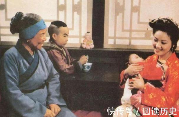 荣国府|《红楼梦》里刘姥姥进荣国府时引发的“三笑”,到底暗示了什么