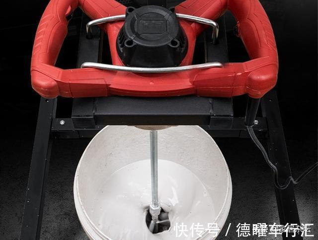 家装|刮腻子的工人说腻子里面要加胶水,真的是这样吗?有何猫腻?
