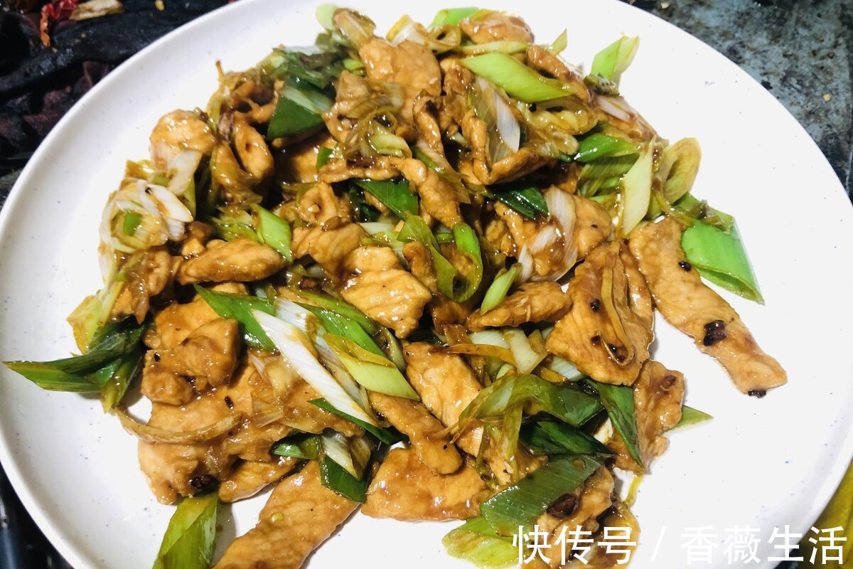 爆炒|葱爆羊肉,直接炒还是先焯水都不对,教你一招,羊肉鲜嫩不膻