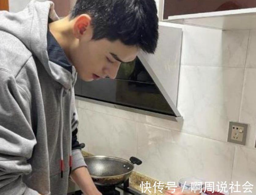 趙麗穎|《中餐廳5》抓住收視密碼，龔俊出場一出場，熱度沖上第一