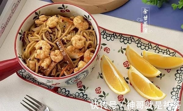学生早餐轻松做，菜和主食一锅出，一煮一炒鲜香味美营养十足