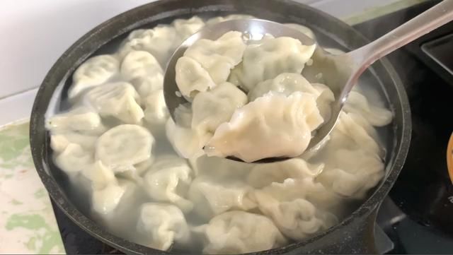 搅拌均匀|三伏天，用它包饺子，鲜嫩多汁，清热下火，比韭菜馅还好吃