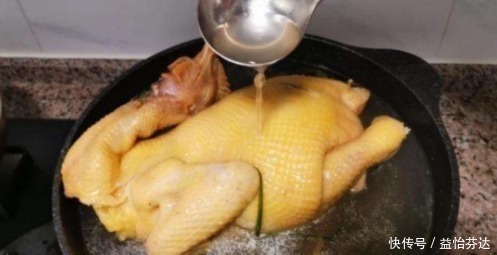 粤菜|白切鸡，不只是放姜葱，少了它，鸡皮根本不会变黄