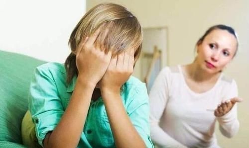 孩子|孩子被吼后,是顶嘴还是沉默,给孩子的性格埋下伏笔,影响深远