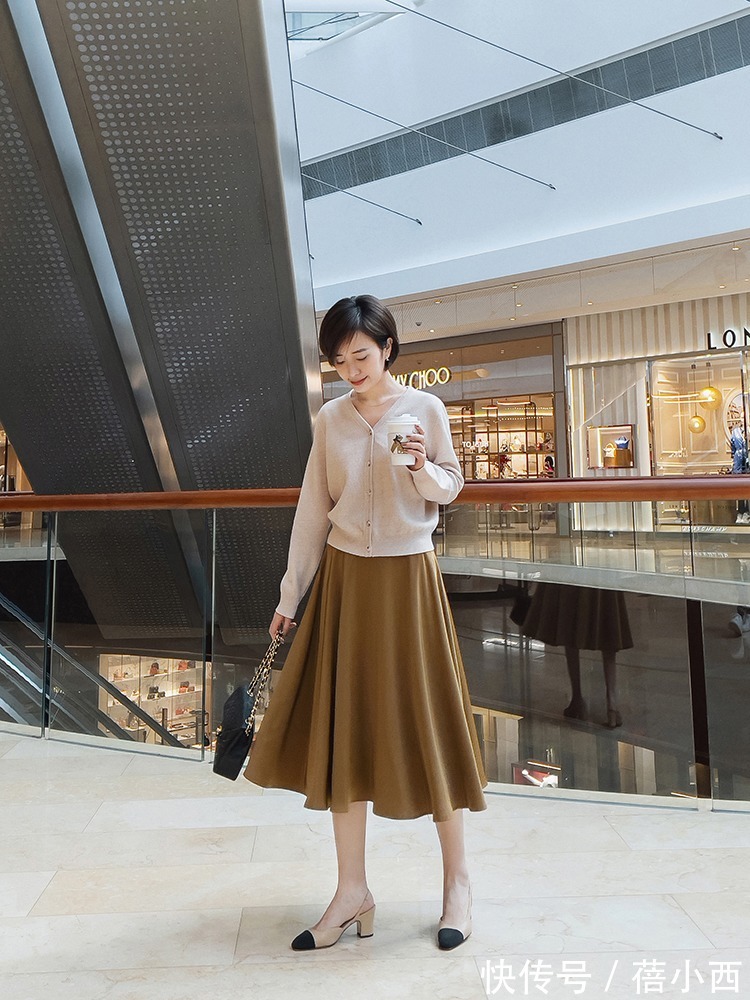 下半身 穿半身裙时别搭配小白鞋了,试试这些精致高跟鞋,高级优雅又百搭