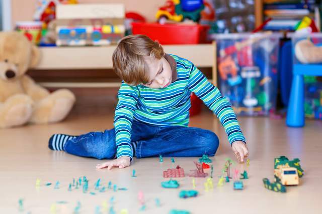 小陈|孩子无理取闹、撒泼打滚,其实3步就能解决