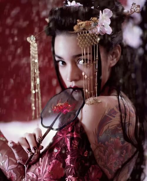 项链 奔四奔五的女人,千万别戴这4种饰品,寒酸又俗气,太没品味了