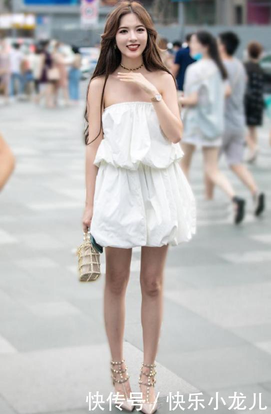 气质|白衣胜雪的两闺蜜,轻松秀出好身材,显气质又迷人