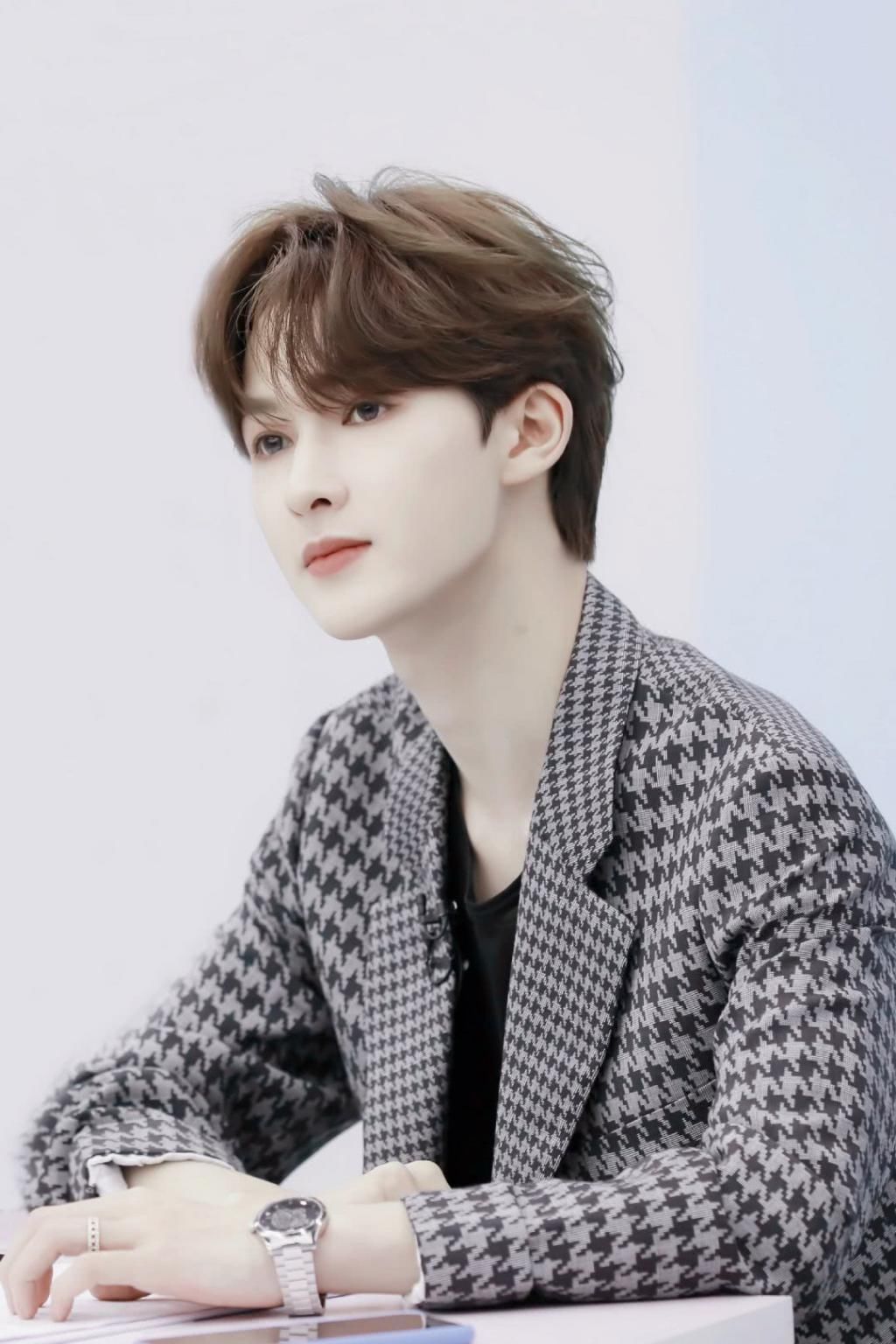 朱正廷 蔡徐坤朱正廷世纪拥抱,王子异小鬼出镜,NINEPERCENT女孩的狂欢